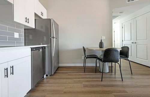 Townsite Apartment | Landing | Amazing 2BD, Rooftop Lounge, Pool