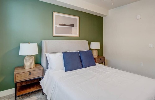 People's Freeway Apartment | Landing at 21LUX - 1 Bedroom in Ballpark