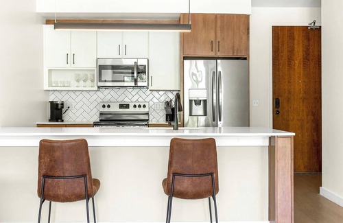 Little Italy Apartment | Landing at Baricelli - 1 Bedroom in University .