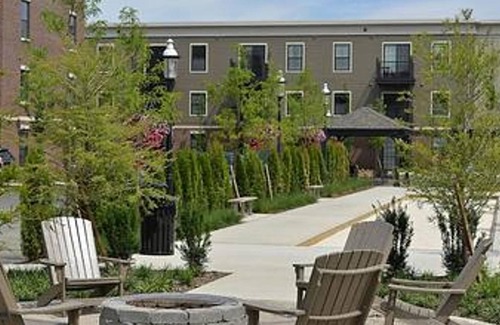 Grove City Apartment | Landing at Broadway Station - 1 Bedroom in Down.