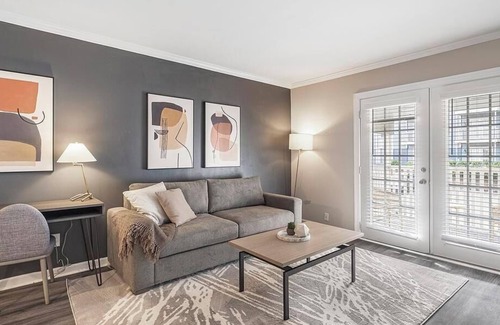 Homewood Apartment | Landing at Brookwood - 3 Bedrooms in Downtown Homewood