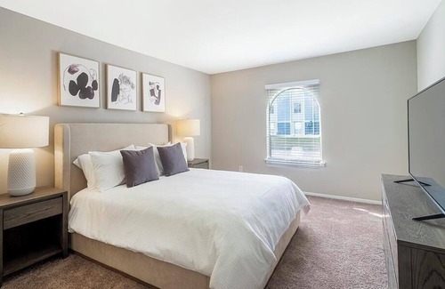 Homewood Apartment | Landing at Brookwood - 3 Bedrooms in Downtown Homewood