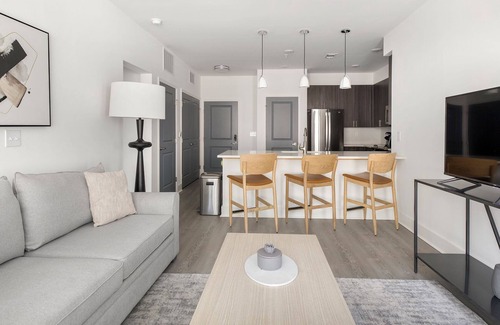 Crestwood South Apartment | Landing at Crestline
