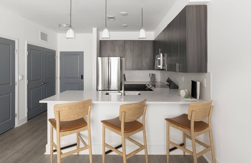 Crestwood South Apartment | Landing at Crestline