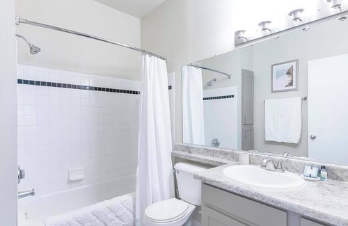 Winston - Salem Apartment | Landing at Crowne Oaks - 3 Bedrooms in Downtown Winston Salem