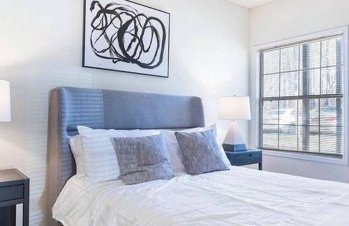 Winston - Salem Apartment | Landing at Crowne Oaks - 3 Bedrooms in Downtown Winston Salem