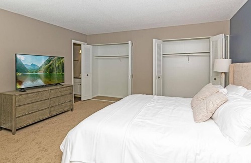 Carmel Apartment | Landing at Gramercy - 3 Bedrooms in Downtown Carmel