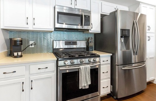 Little Italy Apartment | Landing at La Collina - 1 Bedroom in University.