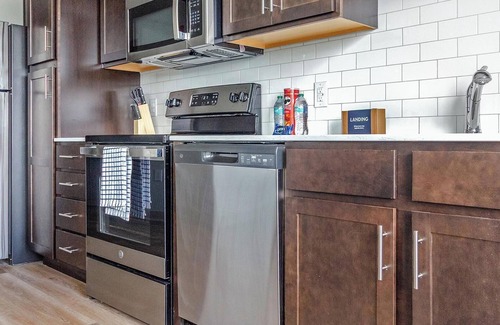McCordsville Apartment | Landing at McCord Square - 1 Bedroom in Mc Cord.