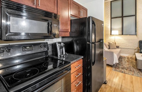 Petersburg Apartment | Landing at Perry Street Lofts - 1 Bedroom in Pe.