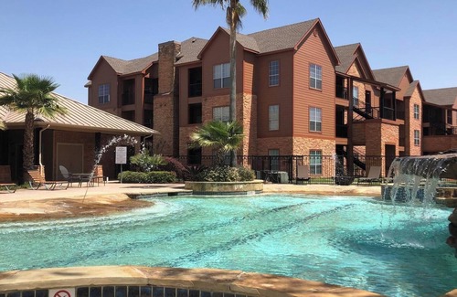 Southbelt/Ellington Apartment | Landing at Settlers Ranch - 2 Bedrooms in South.