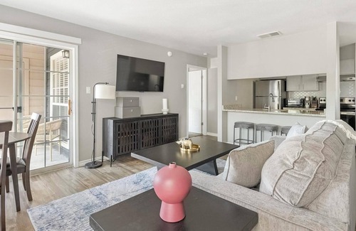 Royal Ridge Apartment | Landing at The Lynx - 1 Bedroom in Northeast Side