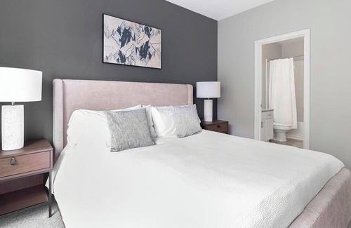 Northwest Raleigh Apartment | Landing at Thornhill - 2 Bedrooms in Northwest Raleigh