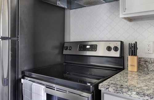 Royal Ridge Apartment | Landing | Beautiful 1BD, Clubhouse, Gym