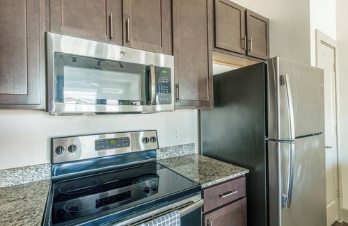 Spring Apartment | Landing | Chic 1BD, Courtyard, Clubhouse