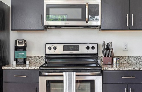 Richmond Apartment | Landing | Chic 1BD, Gym