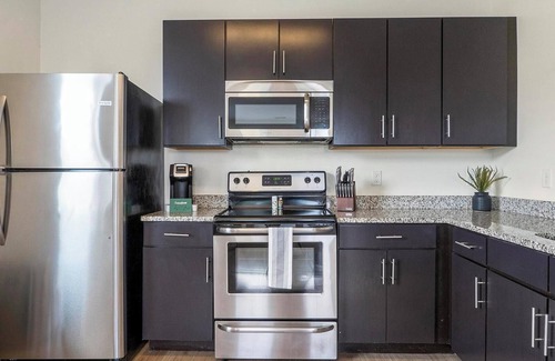 Richmond Apartment | Landing | Chic 1BD, Gym