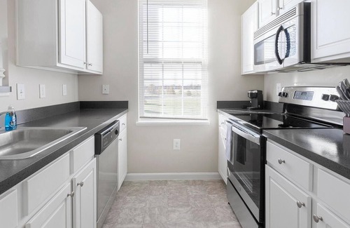 Canal Winchester Apartment | Landing | Chic 2BD, Gym, Clubhouse