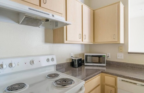 Southbelt/Ellington Apartment | Landing | Chic 2BD, Gym, Clubhouse