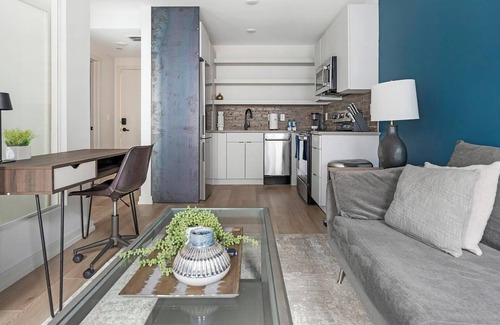 Norris Square Apartment | Landing | Incredible 1BD, Gym