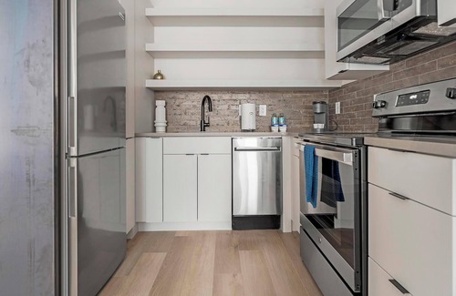 Norris Square Apartment | Landing | Incredible 1BD, Gym