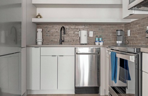Norris Square Apartment | Landing | Incredible 1BD, Gym