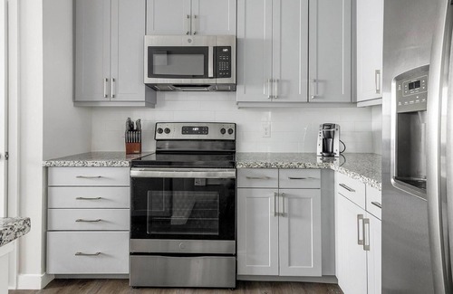 Spring Branch East Apartment | Landing | Modern 1BD, Gym, Pool