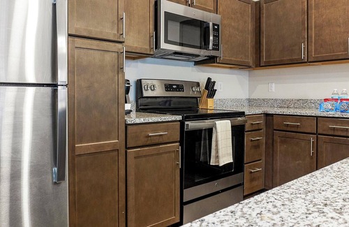 Cartersburg Apartment | Landing | Modern 1BD, Courtyard, Gym