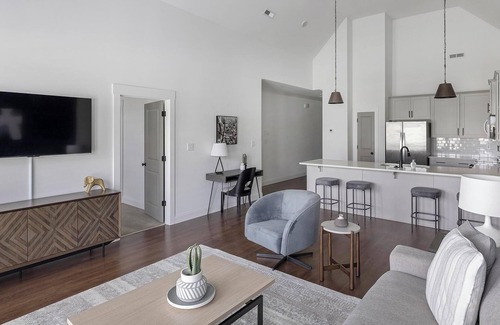 Athens Apartment | Landing | Modern 2BD, Gym, Clubhouse