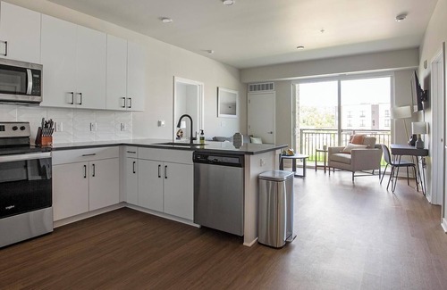 North Kansas City Apartment | Landing | Modern 2BD, Yoga Studio, Courtyard