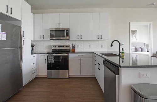 North Kansas City Apartment | Landing | Modern 2BD, Yoga Studio, Courtyard