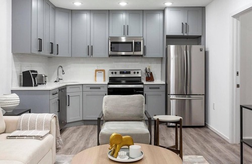 Spruce Hill Apartment | Landing | Modern 2BD, Gym