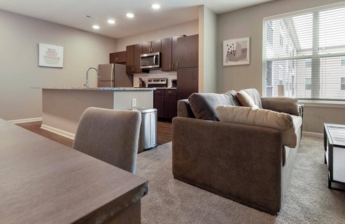 Chesterfield Apartment | Landing | Spectacular 1BD, Courtyard, Gym