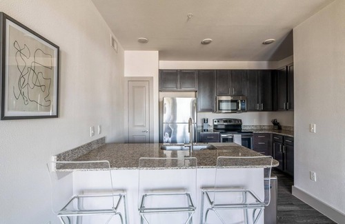 Spring Apartment | Landing | Spectacular 1BD, Gym, Clubhouse