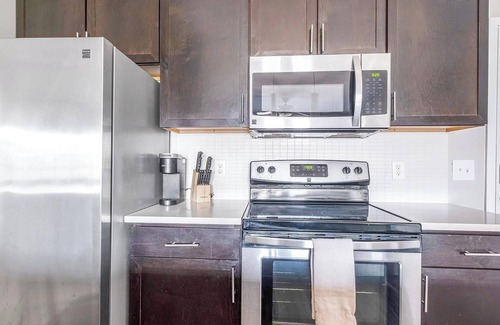 Katy Apartment | Landing | Spectacular 2BD, Gym, Pool