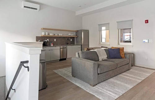 Norris Square Apartment | Landing | Stunning 1BD, Gym
