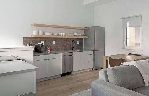 Norris Square Apartment | Landing | Stunning 1BD, Gym