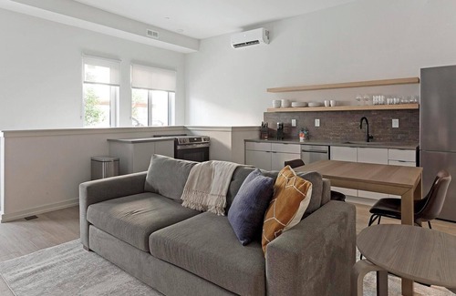 Norris Square Apartment | Landing | Stunning 1BD, Gym