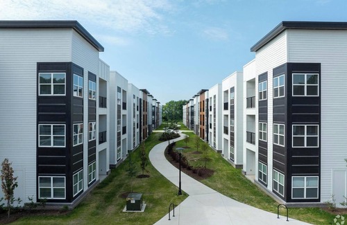 Cartersburg Apartment | Landing | Stunning 2BD, Gym, Courtyard