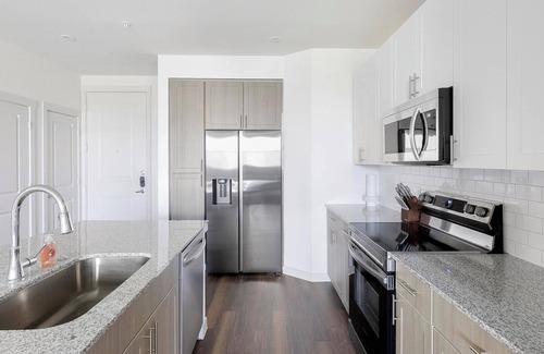 Fate Apartment | Landing | Stunning 2BD, Gym, Clubhouse