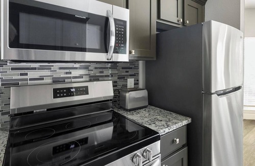 Richmond Apartment | Landing | Stunning 2BD, Pool, Clubhouse