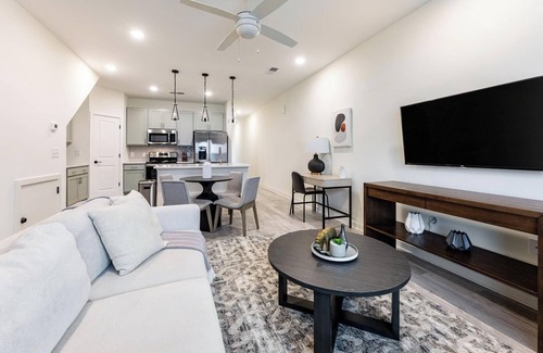 Wilmington Apartment | Landing | Stunning 3BD, Yoga Studio, Gym