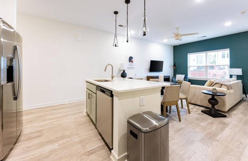 Wilmington Apartment | Landing | Stunning 3BD, Yoga Studio, Gym