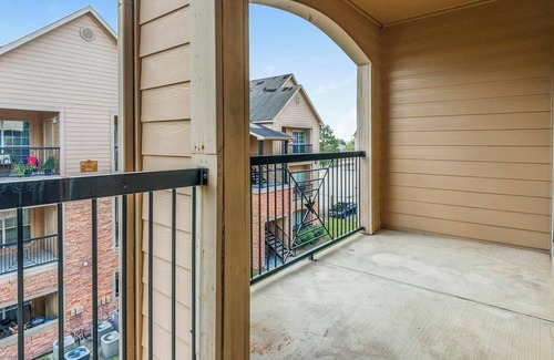 Southbelt/Ellington Apartment | Landing | Stylish 1BD, Clubhouse, Pool