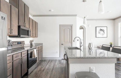 Manor Apartment | Landing | Stylish 1BD, Pool, Gym