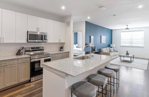 Fate Apartment | Landing | Stylish 2BD, Gym, Pool