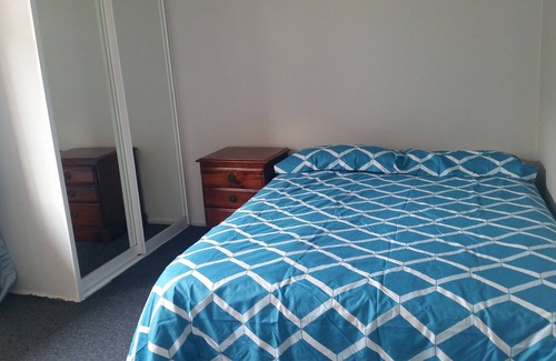 Mount Warrigal House | Landy's Holiday House: Between the lake and the Ocean