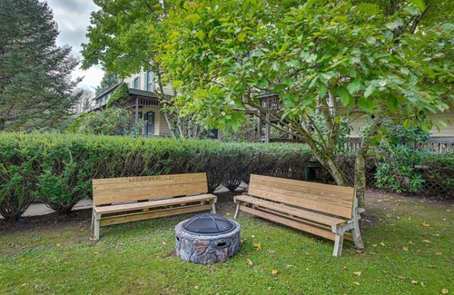 Lanesville House | Lanesville Home w/Pool Table, Bar & Deck!