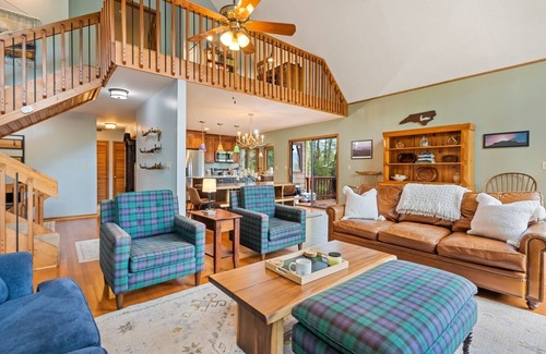 Waynesville Cabin | Lanfyne Ayr/Views/Gameroom