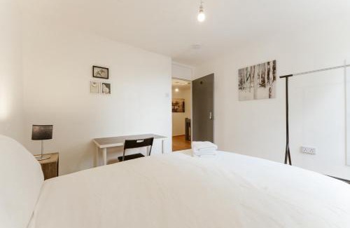 Lansbury House | Langdon Park DLR beds to stay